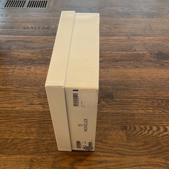 Moncler white shoe box - Picture 9 of 13